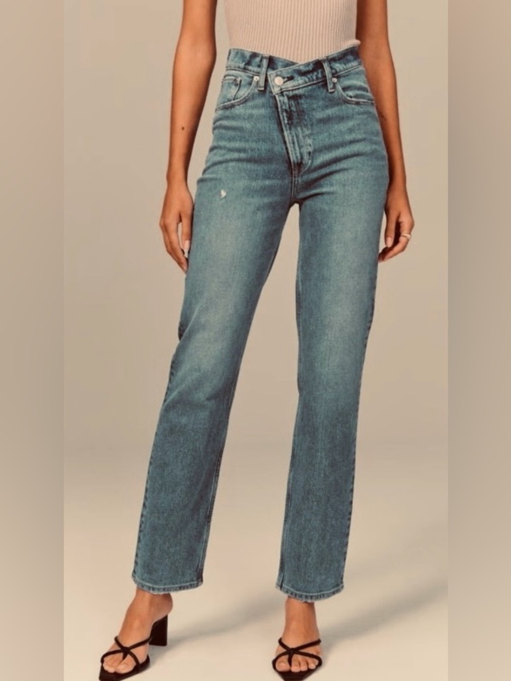 Abercrombie & Fitch  “Curve Love” 90s Ultra High Rise Straight Jeans Size 29